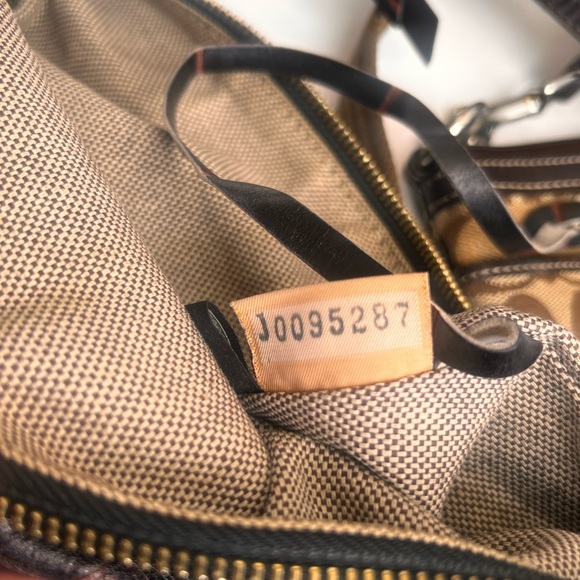 Dooney & Bourke burgundy Leather shoulder Bag - Picture 9 of 13